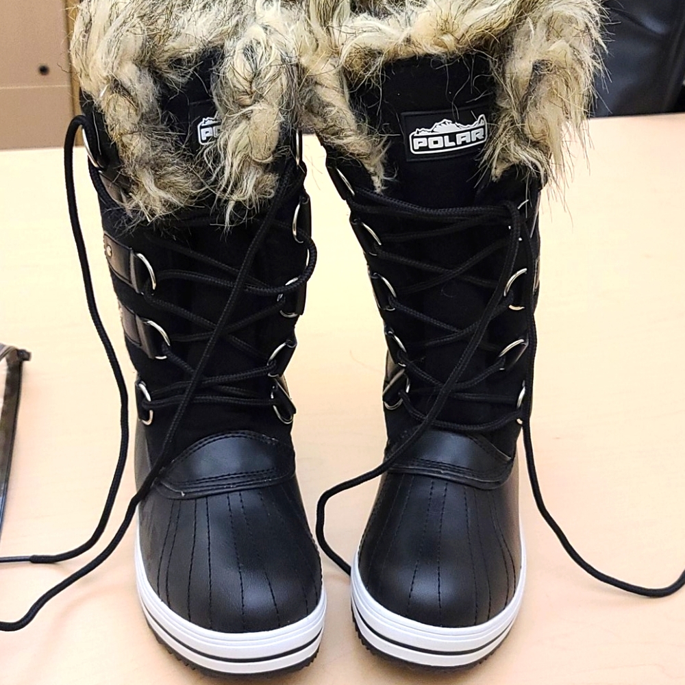 Black winter snow boots!